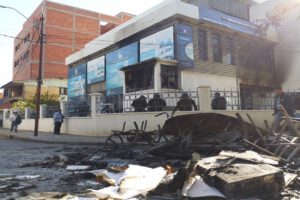 Incendio oficinas Impuestos Nacionales en Tarija