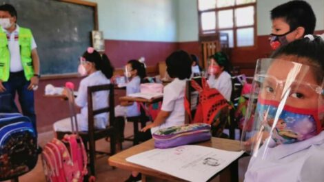 Colegios en Santa Cruz reportan casos positivos de Covid-19