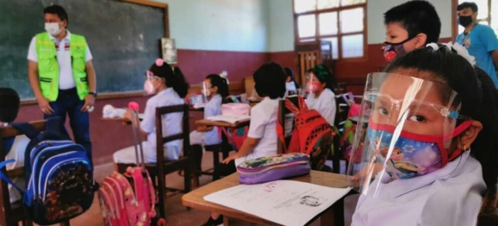 Colegios en Santa Cruz reportan casos positivos de Covid-19