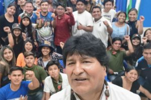Evo Morales dictador por eliminar Escuela de Líderes