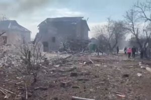 Bombardeo en Mariupol que afectó a un teatro refugio para civiles