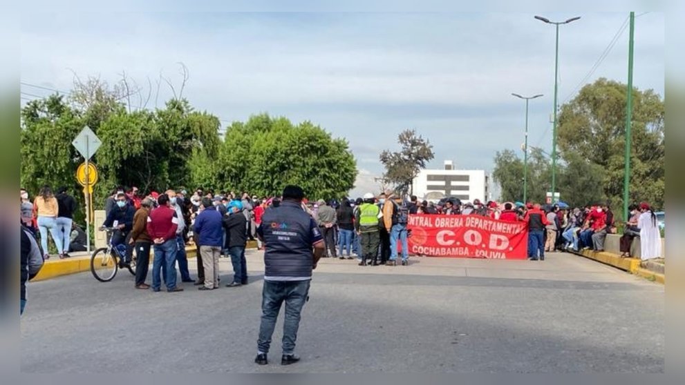 Trabajadores marchan exigiendo mejora y ampliación en servicios de la CNS