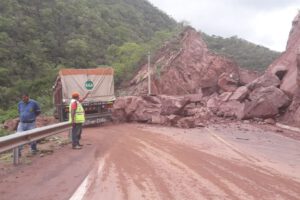Derrumbes en Tarija afectan la transitabilidad