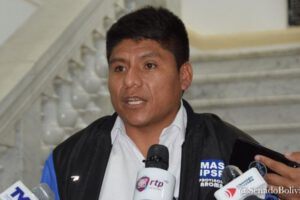 Explicación insuficiente del ministro Del Castillo según el senador Loza