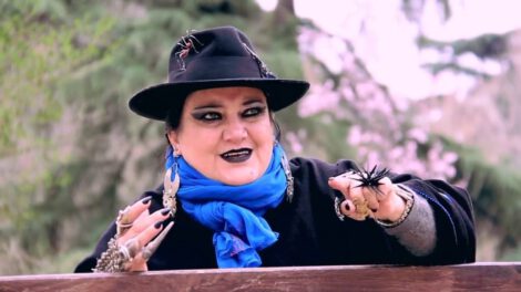 María Galindo, activista feminista, homenajeada en canción