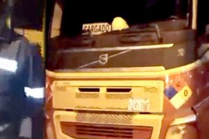 Chofer acusado de violar a una menor en la cabina de su camión
