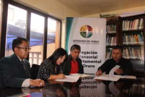 Firma del convenio entre la Defensoría del pueblo y el Sedes de Oruro para fortalecer el defensor del paciente