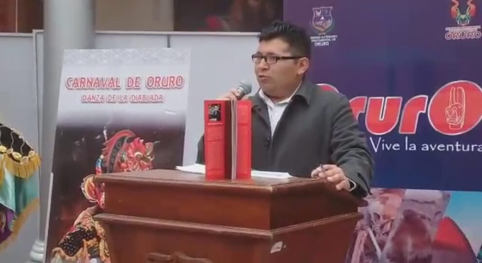 Fotolibro sobre La Diablada y su elenco infernal