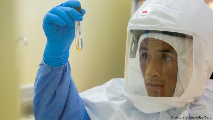 Evalúan muestras de laboratorio del paciente con coronavirus en Bolivia