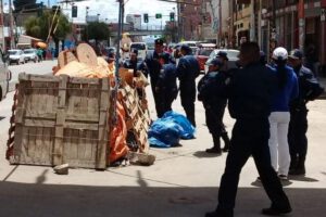 Puestos abandonados en Oruro retirados por la Guardia Municipal