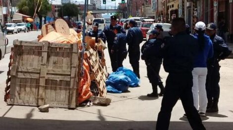 Puestos abandonados en Oruro retirados por la Guardia Municipal