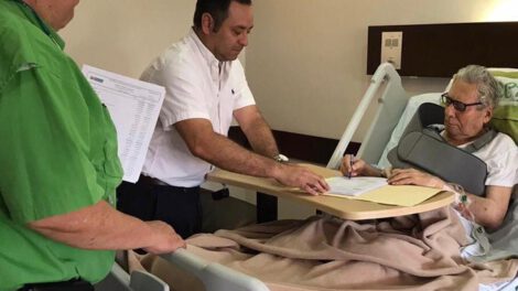 Percy Fernández en el hospital donde se encuentra internado