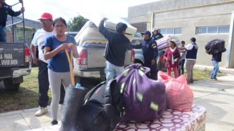 Damnificados en Tiquipaya llegan a su nuevo albergue