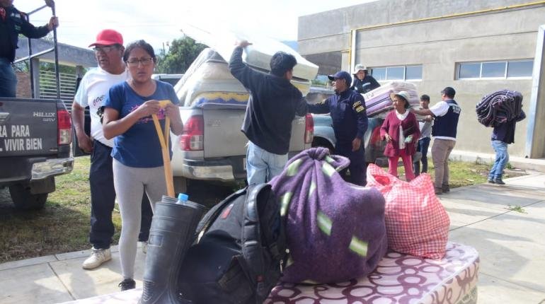 Damnificados en Tiquipaya llegan a su nuevo albergue