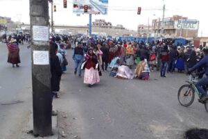 Bloqueo unidades educativas El Alto afecta carretera Oruro – La Paz