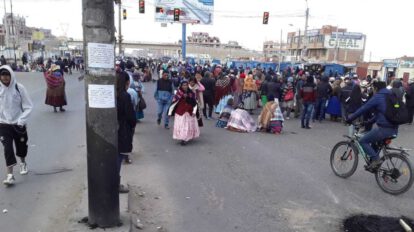 Bloqueo unidades educativas El Alto afecta carretera Oruro – La Paz