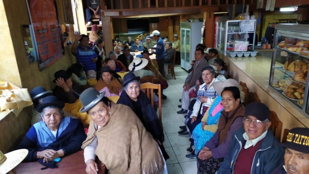 Jubilados ferroviarios en la pizzería Gran Caruso