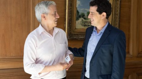 Álvaro García recibe documento de identidad temporal en Argentina
