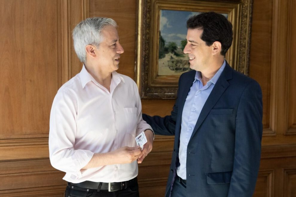 Álvaro García recibe documento de identidad temporal en Argentina