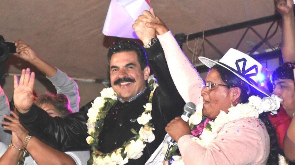 Manfred Reyes Villa durante la inauguración de la casa de campaña de Creemos en Cochabamba