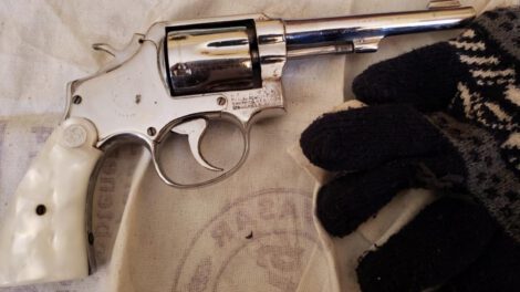 Arma de fuego en posesión de un estudiante en colegio
