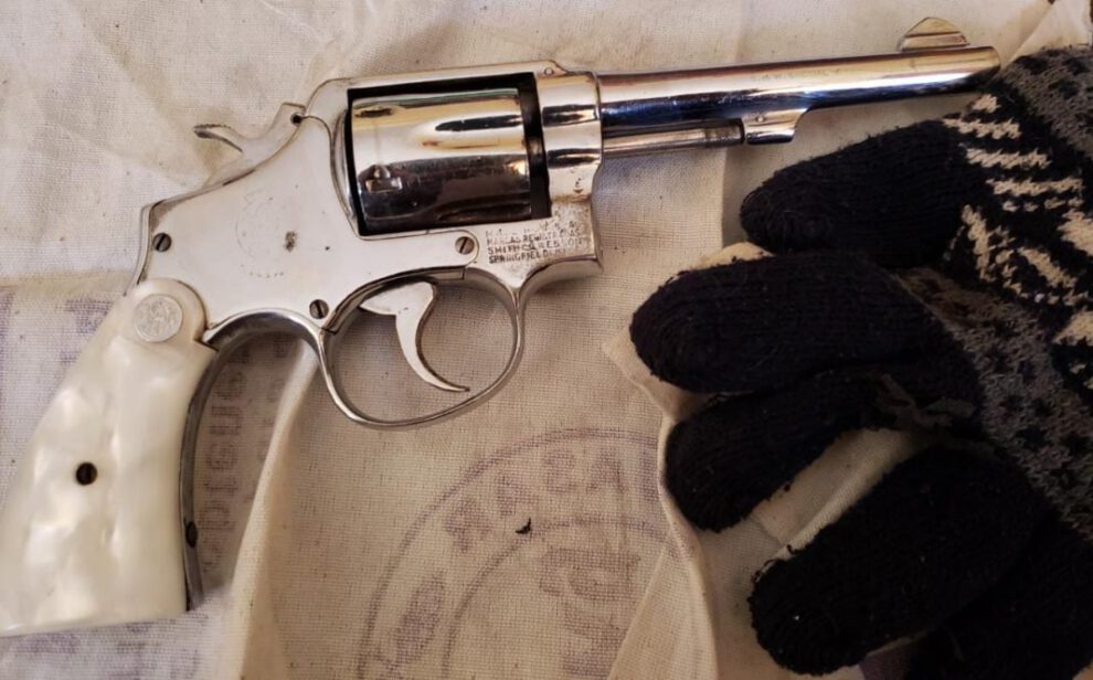 Arma de fuego en posesión de un estudiante en colegio