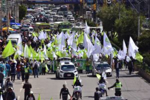 Vagonetas del Estado en campaña de la alianza Juntos en El Alto