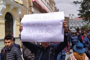 Renuncia de concejales en Oruro