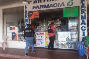 Operativos policiales en Bolivia contra la especulación de precios de insumos de bioseguridad