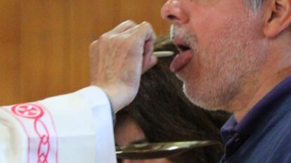 Coronavirus: Iglesia Católica evita saludo de paz y aglomeraciones