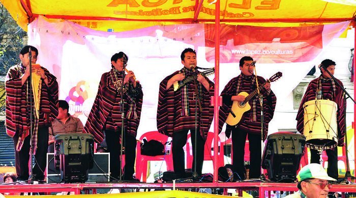 Músicos del folklore en Bolivia afectados por la cancelación de contratos por el coronavirus