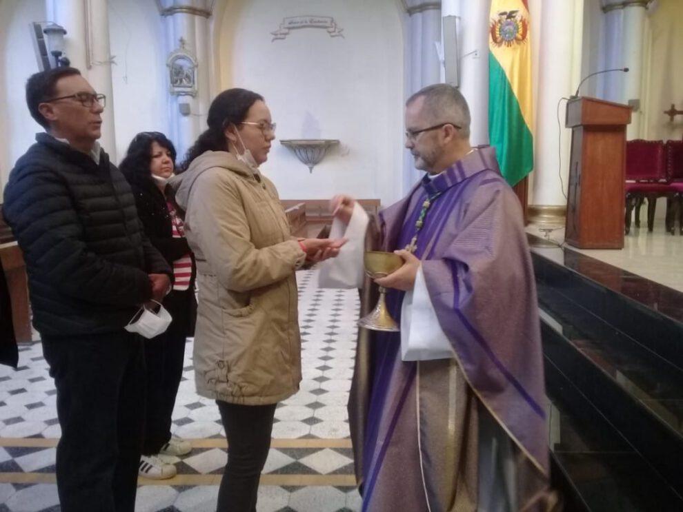 Monseñor Cristóbal Bialasik invita a feligreses a acogerse en su fe