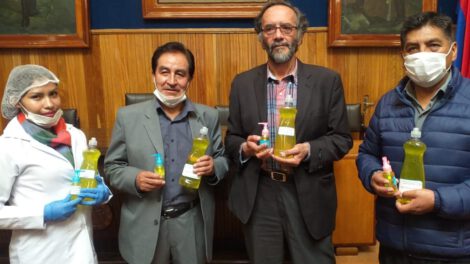 Iniciativa orureña en contra del virus: Alcohol en gel elaborado por docentes de la UTO