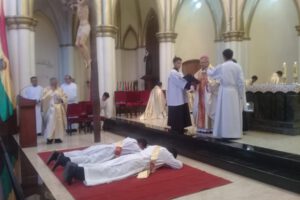 Ordenamiento sacerdotal de Víctor Joel Santiestevez y Rubén Darío Tastaca Chacón