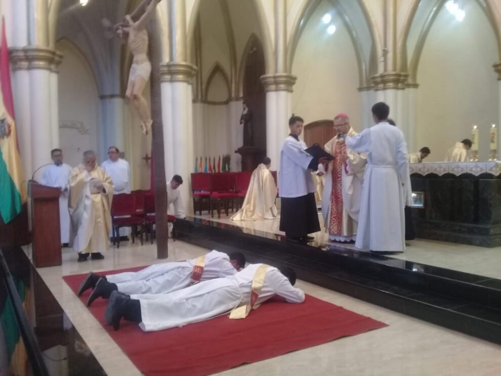 Ordenamiento sacerdotal de Víctor Joel Santiestevez y Rubén Darío Tastaca Chacón
