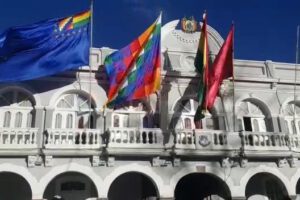 Día del Mar con la bandera marítima en Oruro