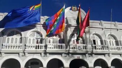 Día del Mar con la bandera marítima en Oruro
