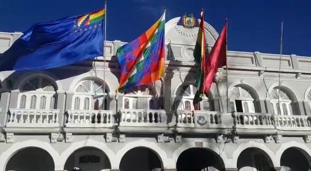 Día del Mar con la bandera marítima en Oruro