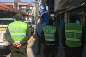 Policías dados de baja por infringir la cuarentena en Santa Cruz