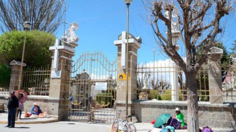 Cementerio General Oruro cierra sus puertas para visitas