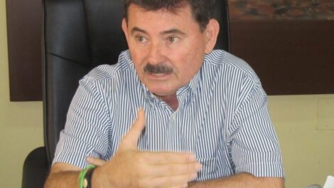 donación sueldo alcalde Trinidad para ayudar a personas de escasos recursos