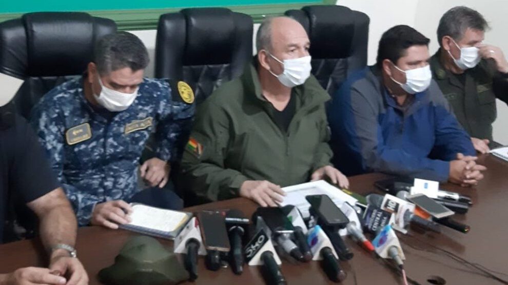 Ministro Murillo amenaza con meter preso al director del SEDES