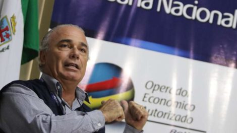Aduana Nacional garantiza importación de insumos médicos y productos de la canasta familiar