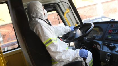 Transporte de personal de salud en La Paz con buses Pumakatari