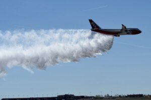 Avión Supertanker llega a Bolivia para ayudar en incendios de la Chiquitanía