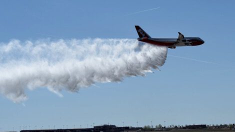 Avión Supertanker llega a Bolivia para ayudar en incendios de la Chiquitanía