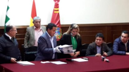 Gobierno entregó ítems para salud en Oruro