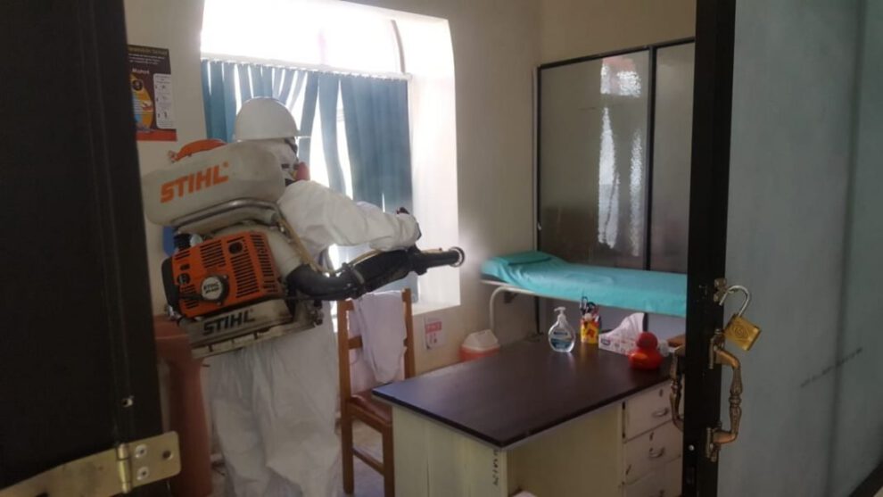 fumigación de instituciones para evitar la propagación del coronavirus