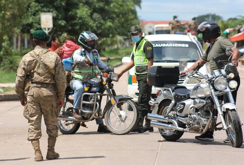 Control policial y militar para evitar la propagación del covid-19 en Santa Cruz