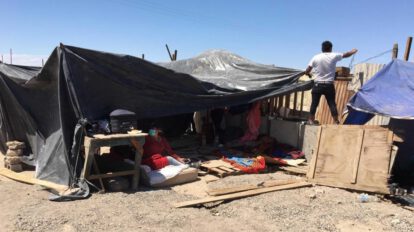 Bolivianos detenidos en la frontera chilena permanecen en condiciones precarias